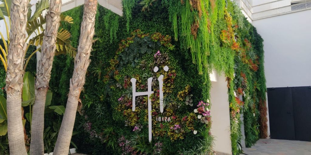 Proyectos arquitectónicos con jardines verticales artificiales